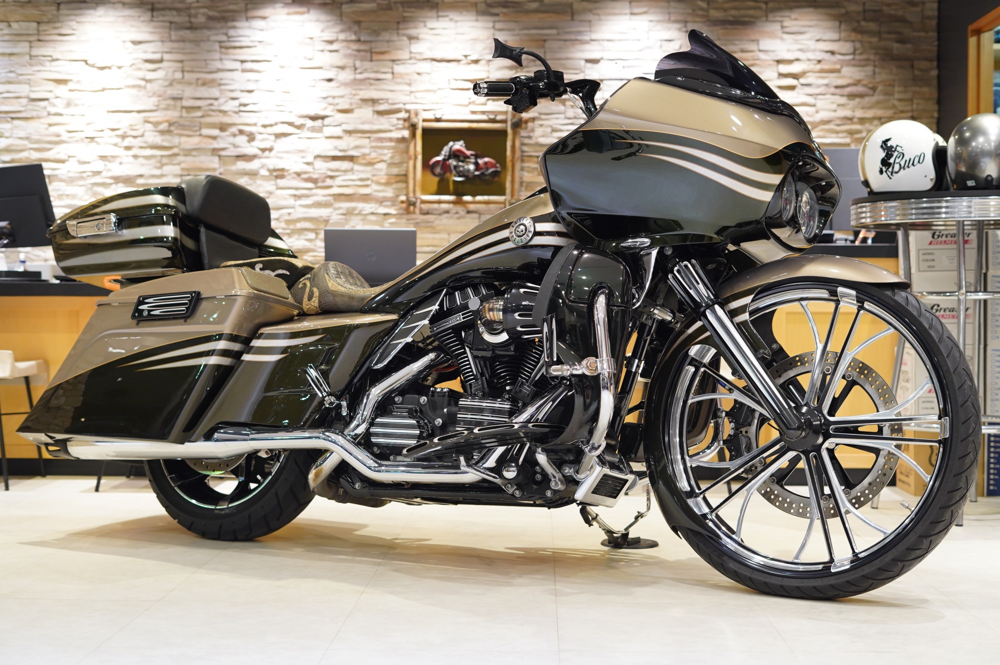 H-D　13’FLTRXSE　CVOロードグライド入荷しました！！