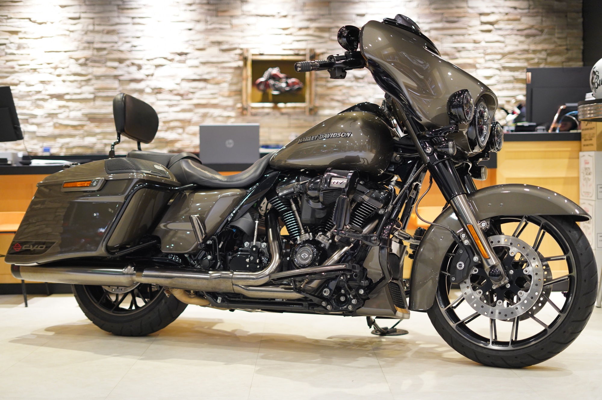 H-D　21’FLHXSE　CVOストリートグライド入荷しました！！