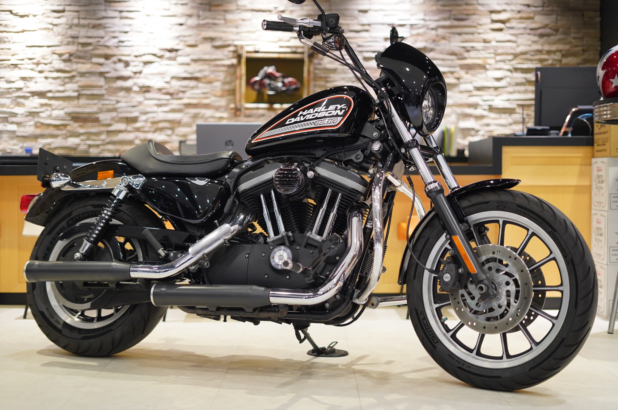 H-D　12’XL883R入荷しました！！